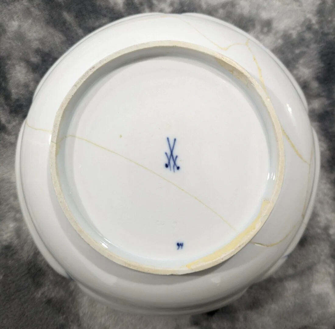 Antique c1920 German Meissen Hand Painted Blue Onion Pattern Porcelain Bowl 22cm