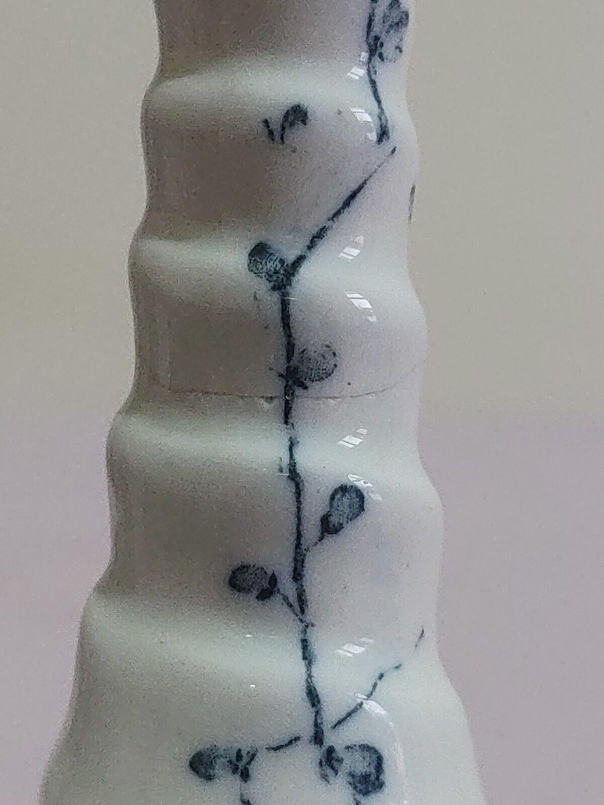 Pair of 18th Century Caughley Shropshire English Porcelain Pottery Blue & White Spiralled Vases - Tommy's Treasure