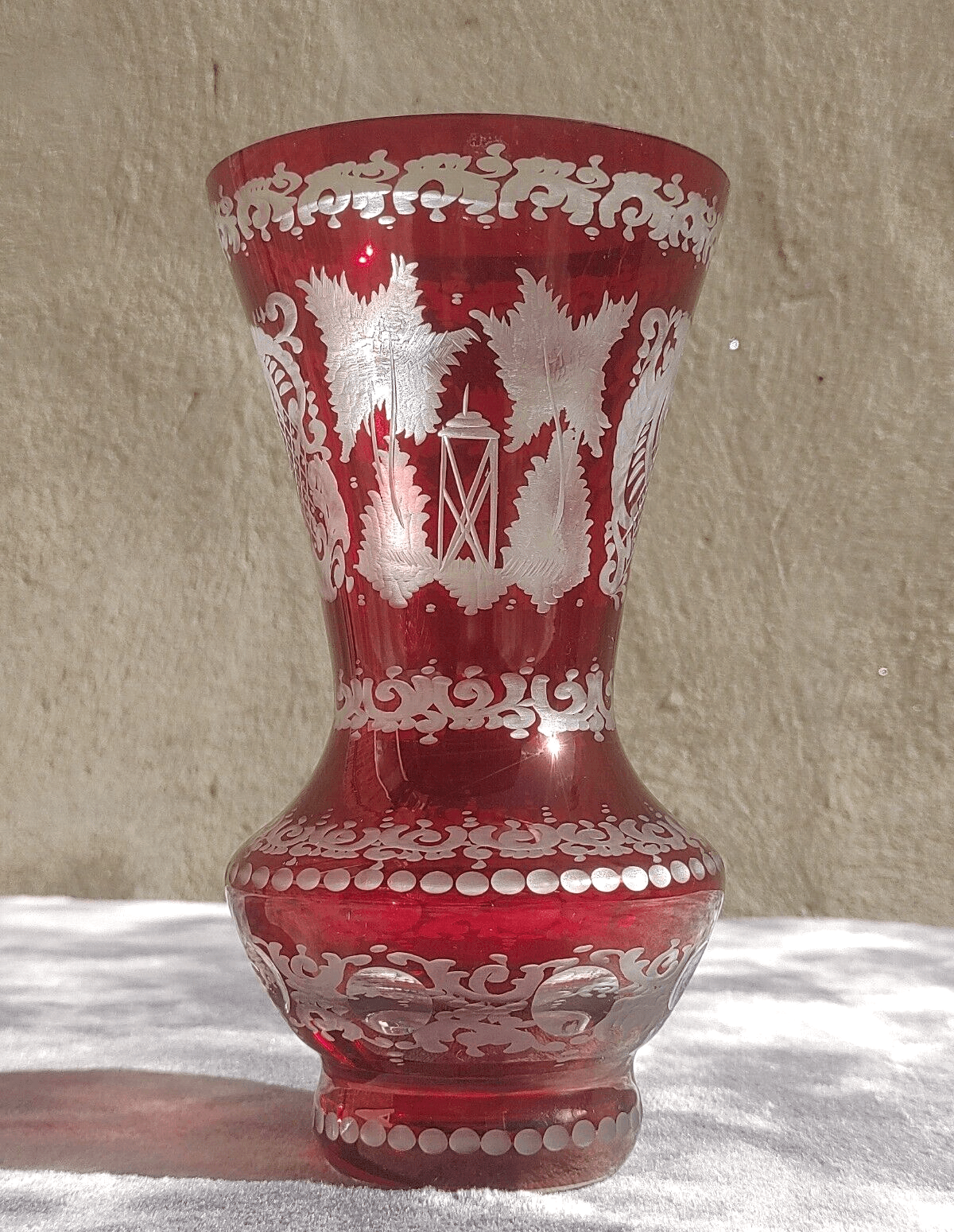 20th Century Bohemian Czech Vintage Cut Etched Ruby Red Glass Vase - 17.5 cm - Tommy's Treasure