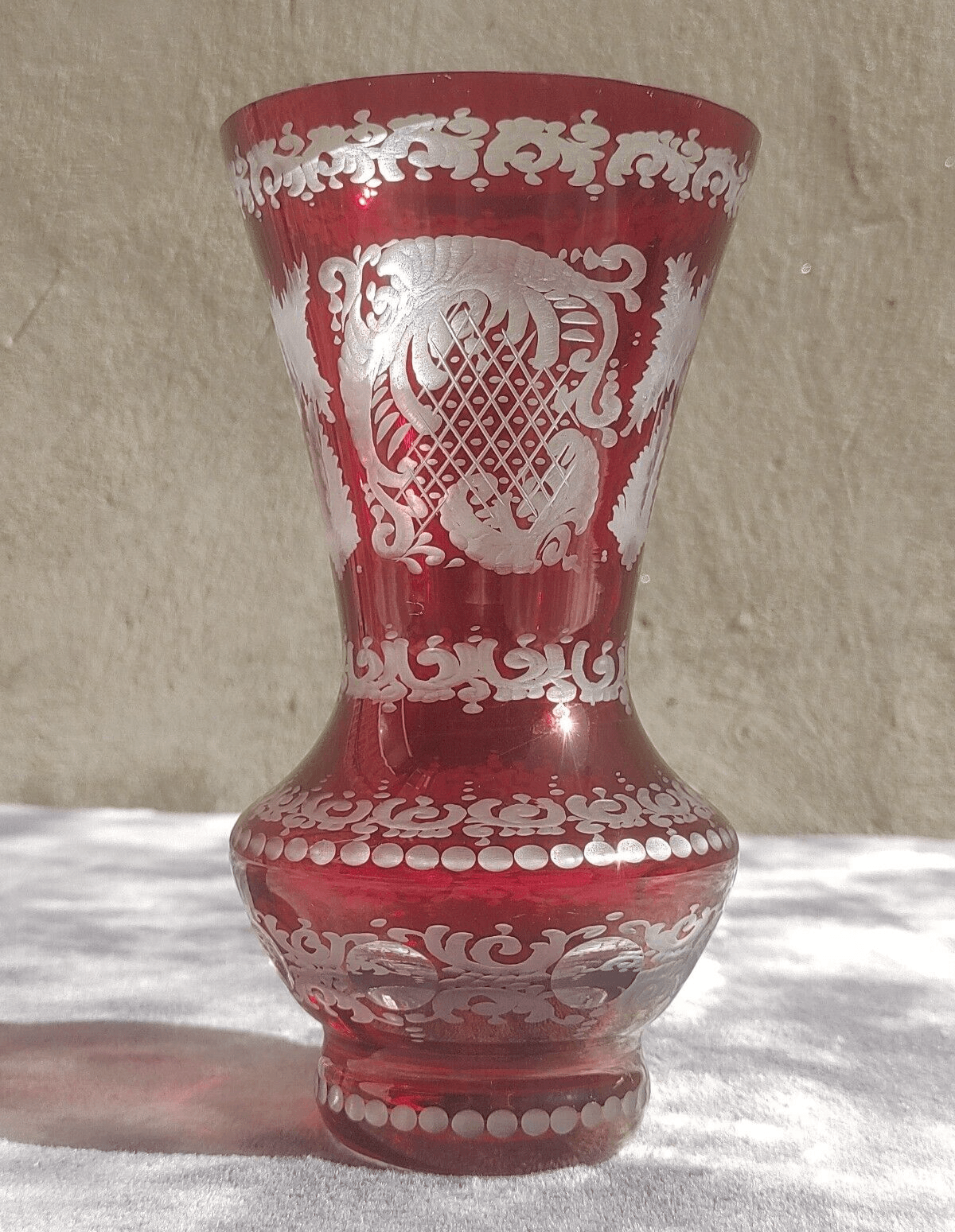 20th Century Bohemian Czech Vintage Cut Etched Ruby Red Glass Vase - 17.5 cm - Tommy's Treasure