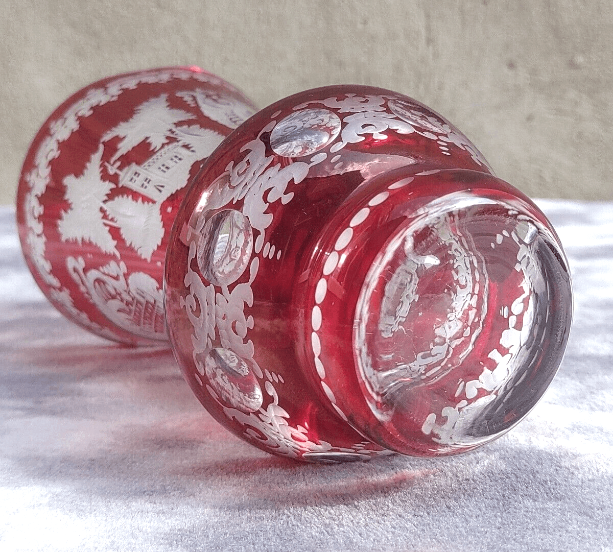 20th Century Bohemian Czech Vintage Cut Etched Ruby Red Glass Vase - 17.5 cm - Tommy's Treasure