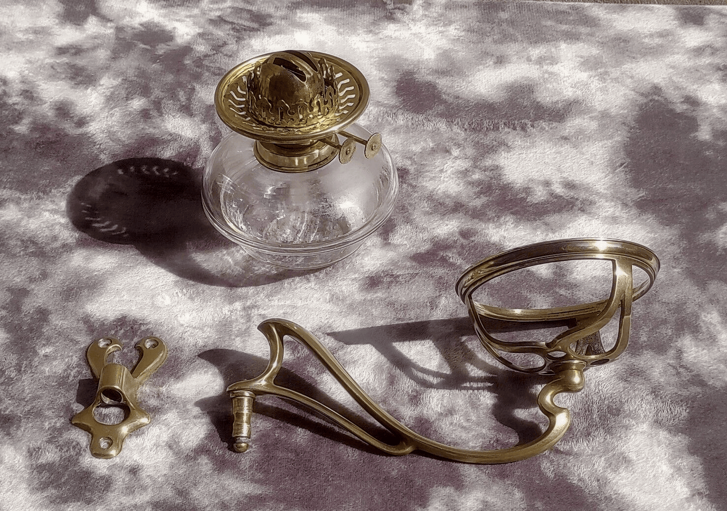 Antique Brass Art Nouveau Drop in Oil Lamp Wall Bracket Light Sconce - Tommy's Treasure