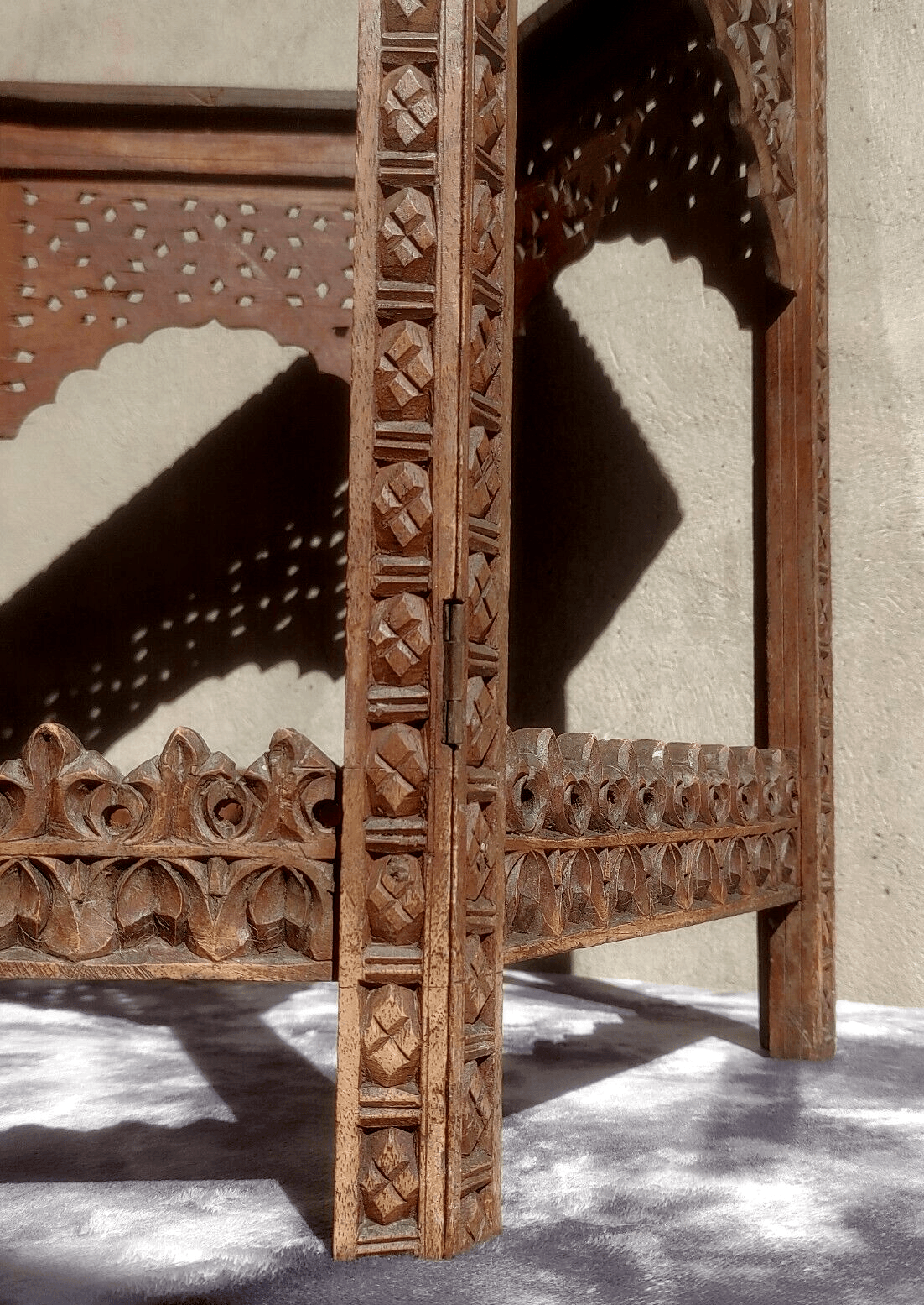 Antique Indian School of Art Octofoil Brass Dished Tray Top Folding Leg Table - Tommy's Treasure