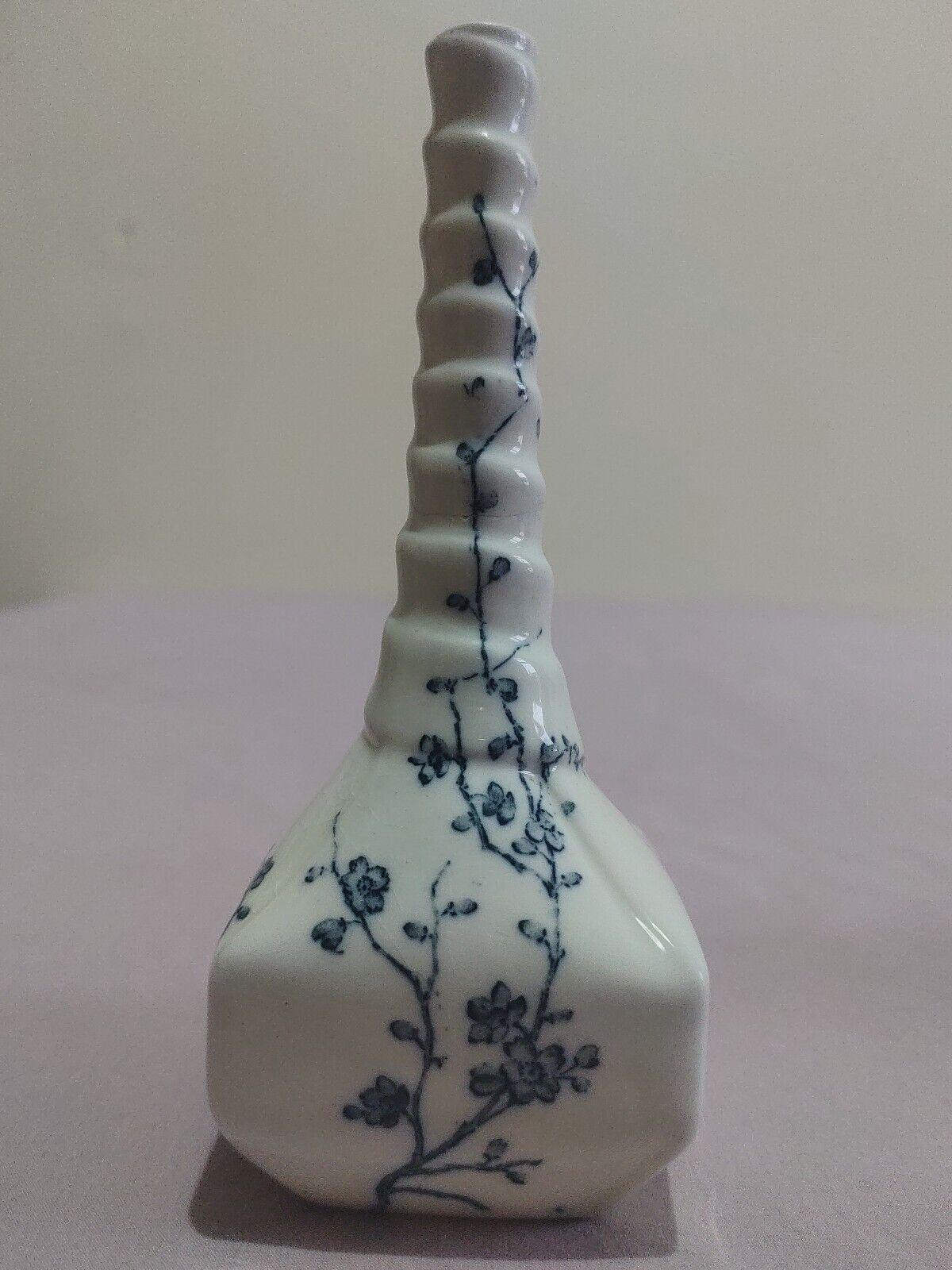 Pair of 18th Century Caughley Shropshire English Porcelain Pottery Blue & White Spiralled Vases - Tommy's Treasure
