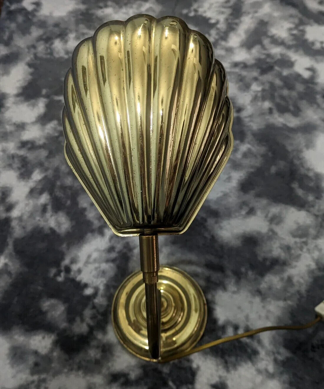 Clam Shell Table Light Image #6